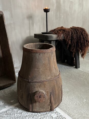 Oud uniek chinees houten wijnvat A