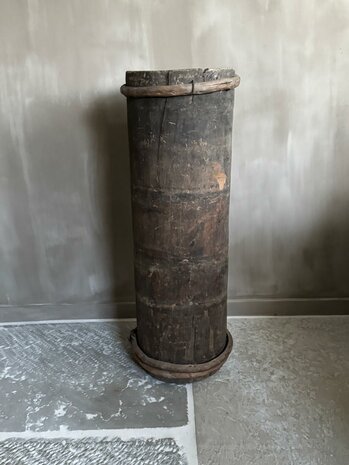 Hoge houten vijzel| hoge houten pot C (afhalen)
