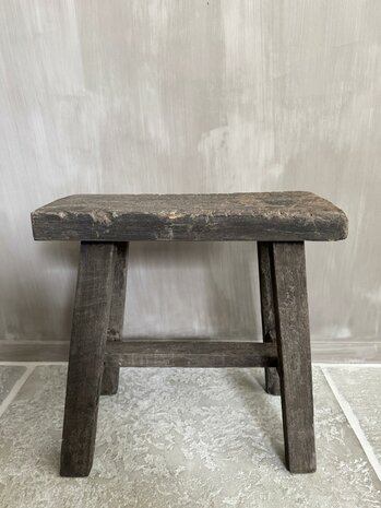 Oud houten kruk Old Barn 45cm A