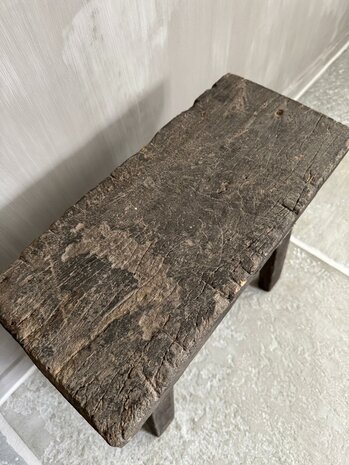 Oud houten kruk Old Barn 45cm A