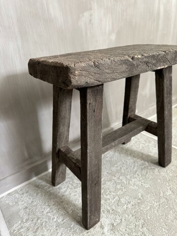 Oud houten kruk Old Barn 45cm A