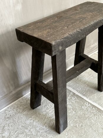 Oud houten kruk Old Barn 45cm B