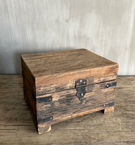 Houten kistje oud hout | Houten kistje truckwood  A small