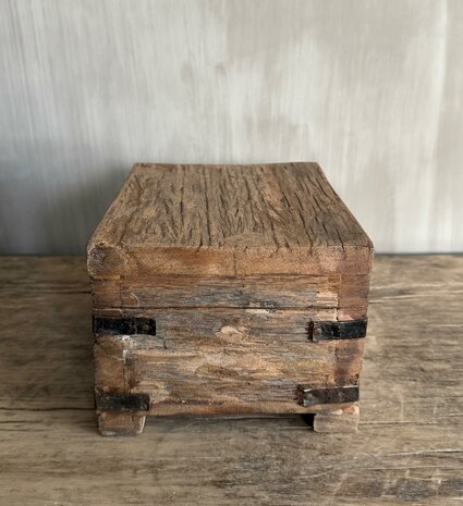 Houten kistje oud hout | Houten kistje truckwood  A small