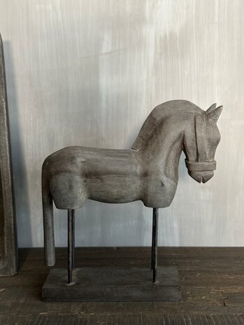 Unieke houten paarden  op voet (set)