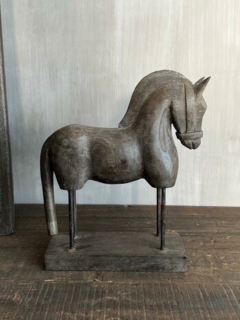 Unieke houten paarden  op voet (set)