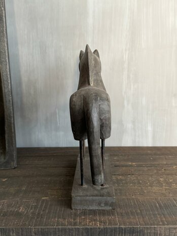 Unieke houten paarden  op voet (set)