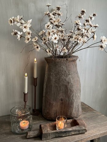 Oude houten Naga pot met ijzerbeslag 