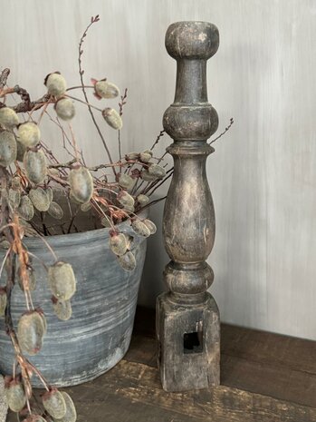 Oude houten baluster Z5
