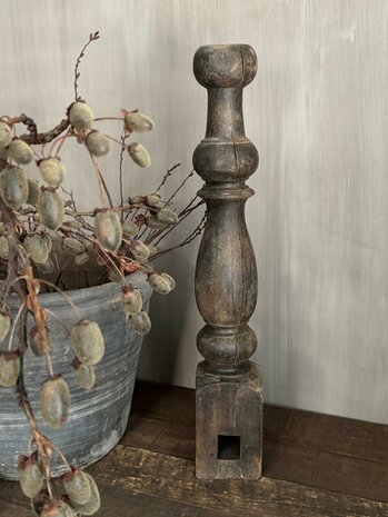 Oude houten baluster Z5