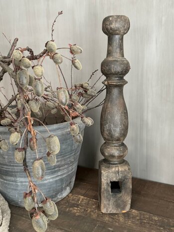 Oude houten baluster Z5