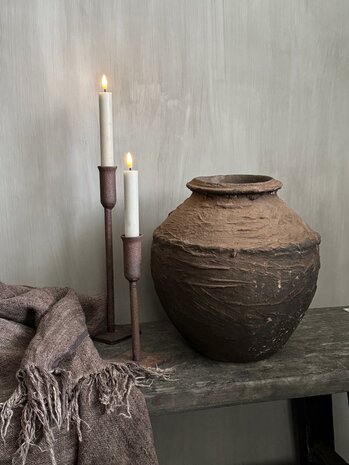 Stenen kruikje roest