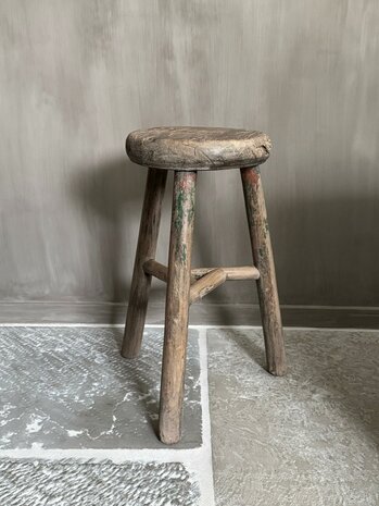 Oude houten kruk E