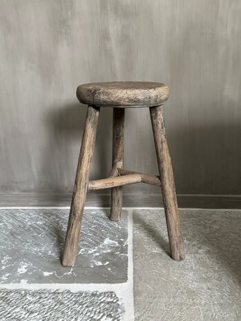 Oude houten kruk E