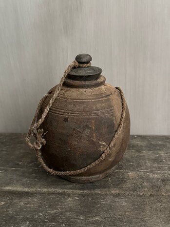 Nepalese kruik met deksel M8 (hoogte 15,5cm)