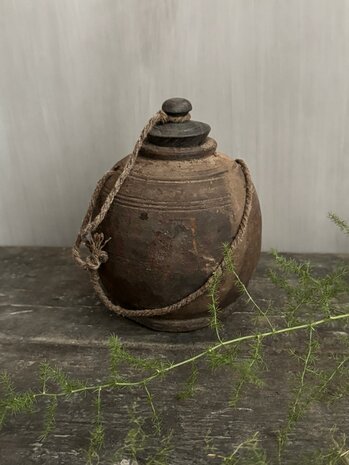 Nepalese kruik met deksel M8 (hoogte 15,5cm)