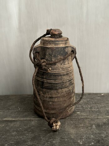 Nepalese kruik met deksel M3 (hoogte 24cm)