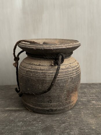 Nepalese kruik met deksel  M1 (hoogte 15cm)