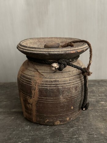 Nepalese kruik met deksel  M1 (hoogte 15cm)