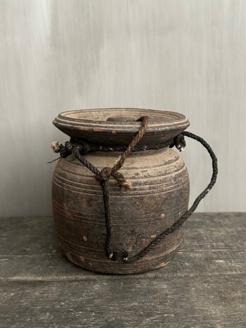 Nepalese kruik met deksel  M1 (hoogte 15cm)