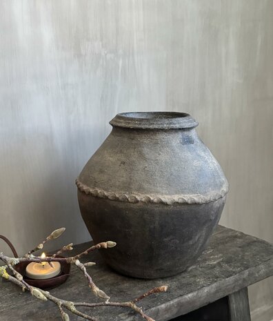 Oude stenen waterkruik B2