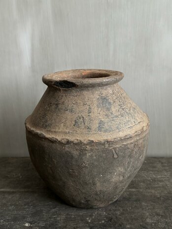 Oude stenen waterkruik small B3