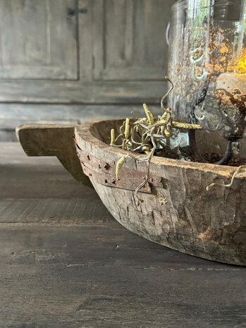 Oude houten schaal met handvaten M2