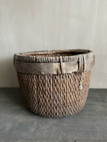 Uniek mandje met houten rand