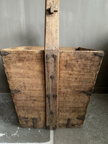 Oude rijstbak | oude bak met handvat E