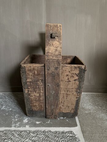 Oude rijstbak | oude bak met handvat C1