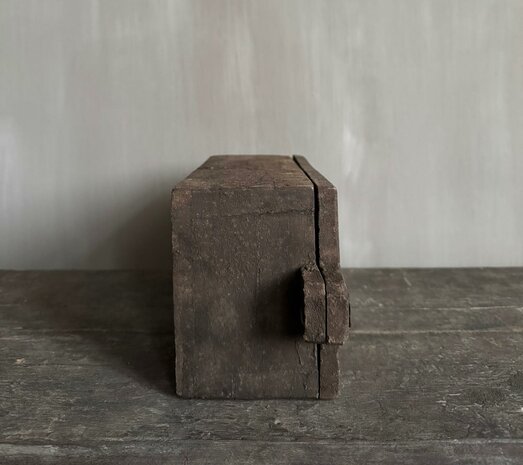 Oude houten spice box