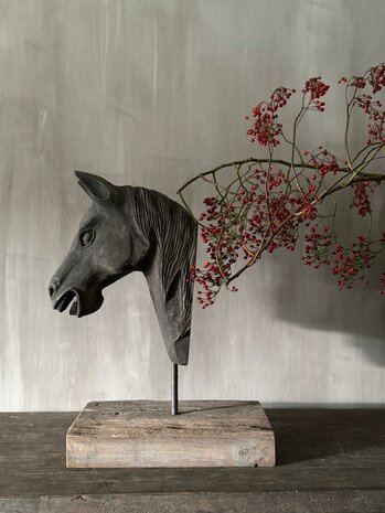 Houten paard op standaard Luksa (afhalen)