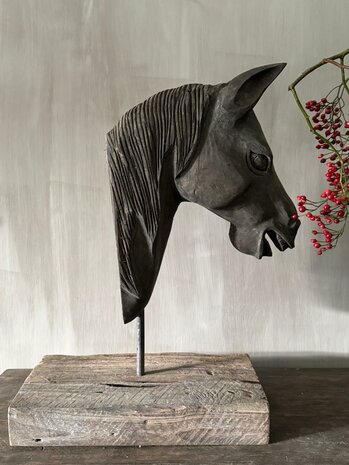 Houten paard op standaard Luksa (afhalen)
