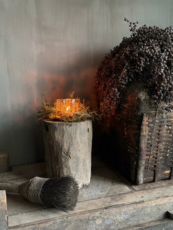 Oude houten vijzel A