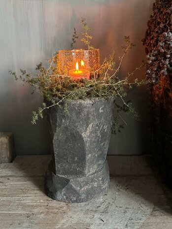 Oude houten vijzel B