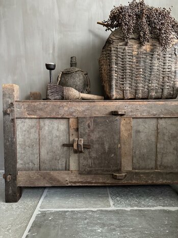 Unieke kast met deurtje India (afhalen)