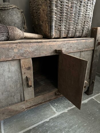 Unieke kast met deurtje India (afhalen)