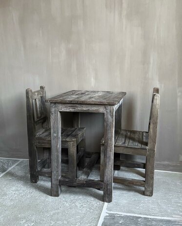 Oud houten kinderstoeltje met tafeltje - set (afhalen)