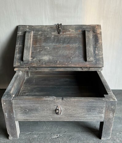 Uniek oud tafeltje India