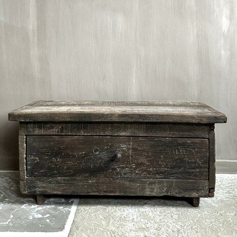 Bajot tafeltje | oud klein tafeltje net lade India (afhalen)