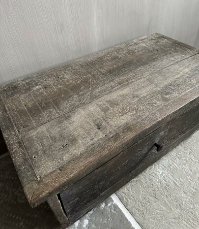 Bajot tafeltje | oud klein tafeltje net lade India (afhalen)