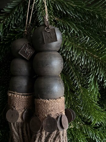 Houten klos met touw| ornament aan touw C Aura Peeperkorn  (grootste)