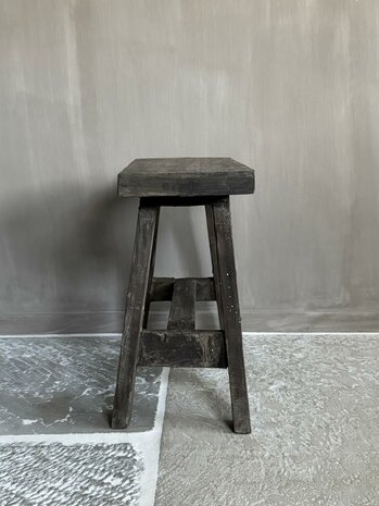 Oud houten kruk Old Barn 45cm A