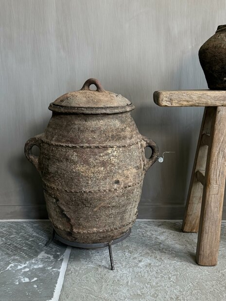 Antieke Marokkaanse Berber pot op standaard Hoffz